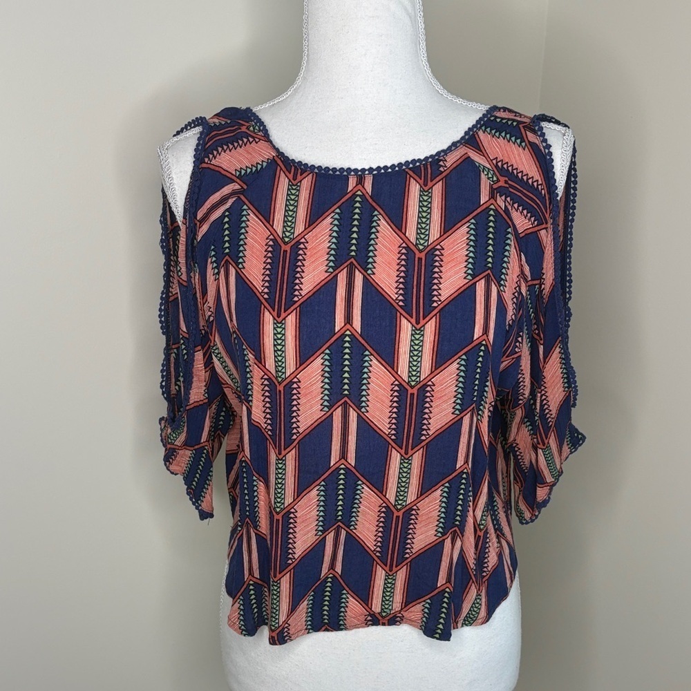 Elodie Navy and Coral Chevron Rayon Blouse with Low Back. Slit Sleeves. XS